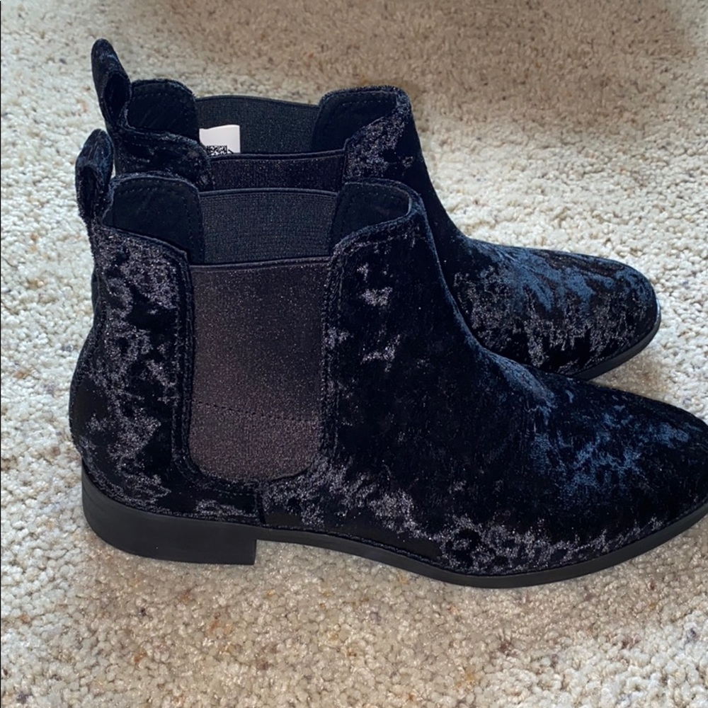 TOMS Ella Velvet Ankle Booties